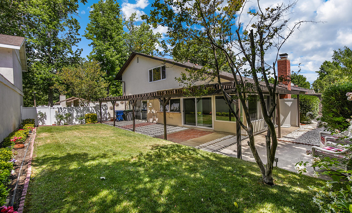 25304 Avenida Cappela, Valencia CA: 