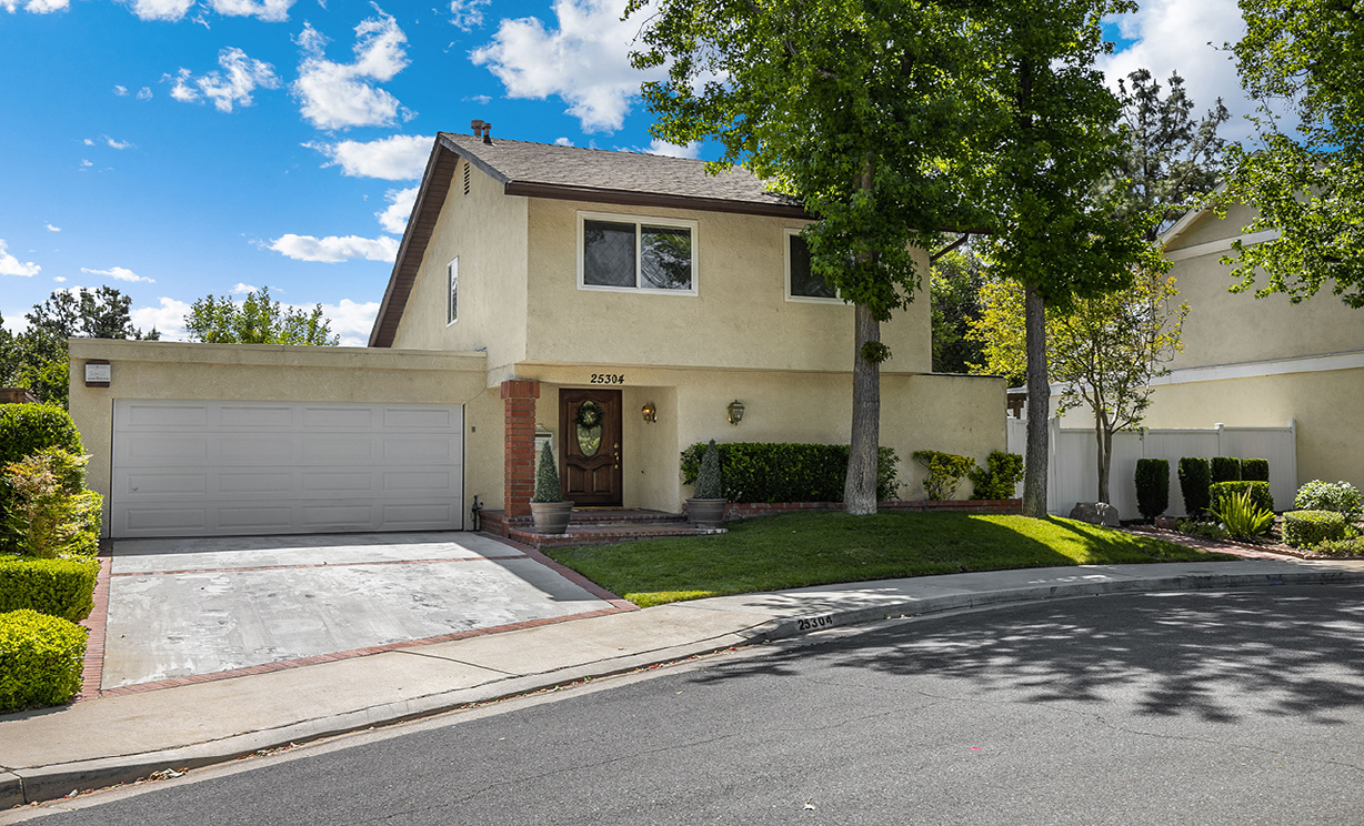 25304 Avenida Cappela, Valencia CA: 