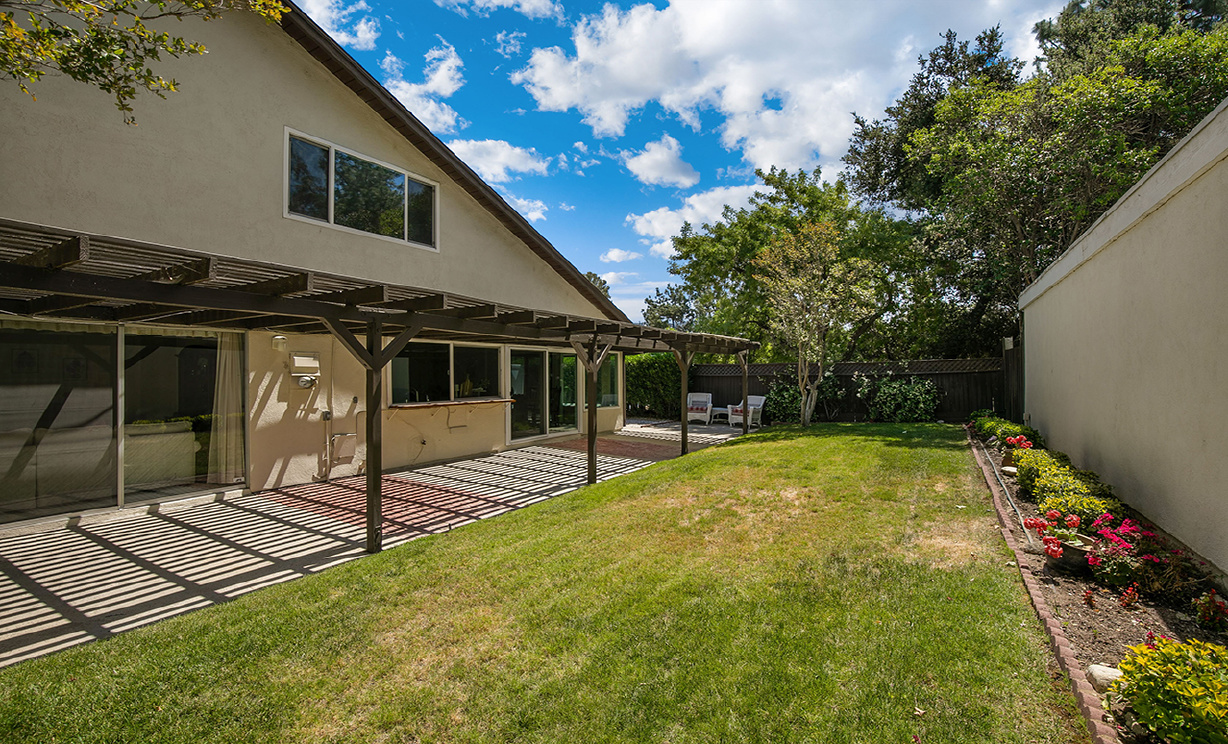 25304 Avenida Cappela, Valencia CA: 