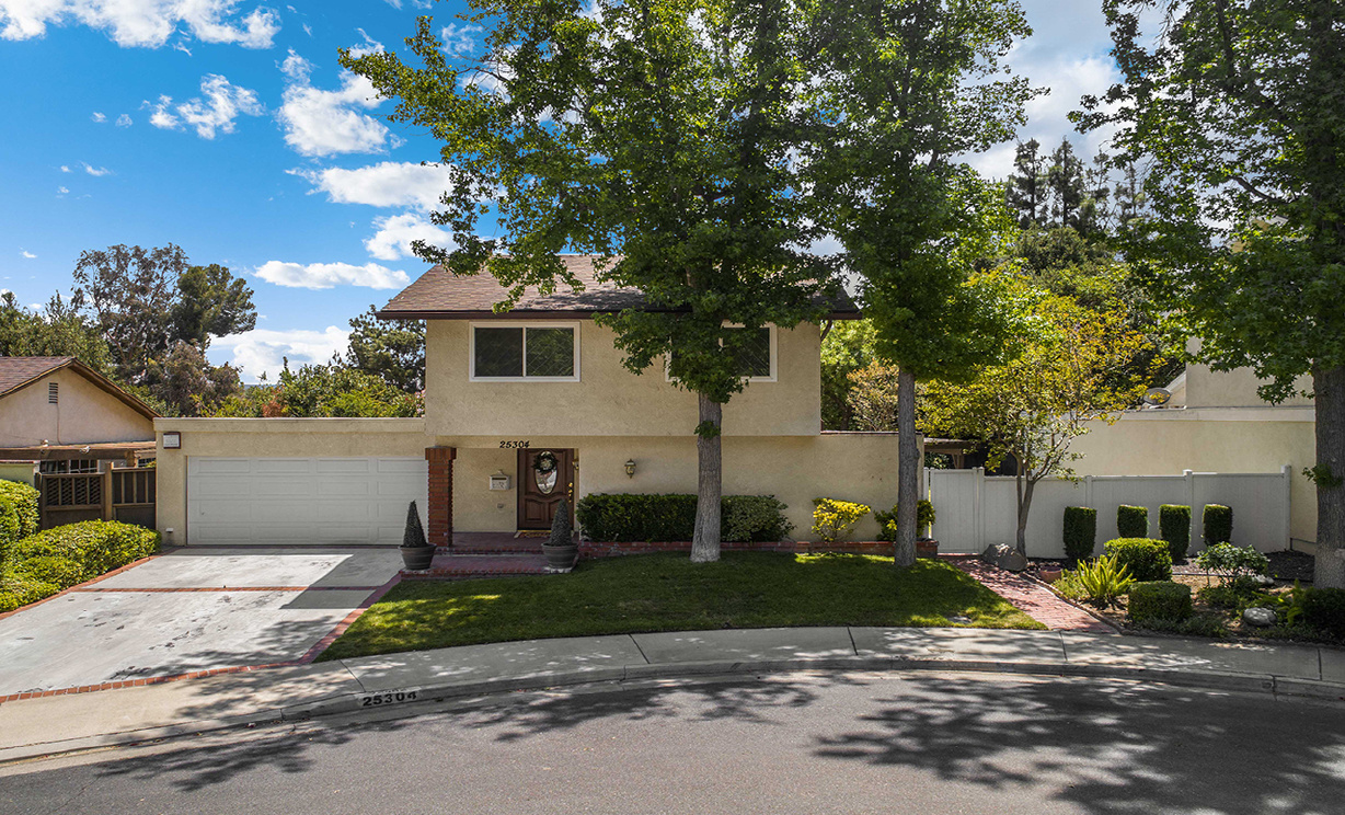 25304 Avenida Cappela, Valencia CA: 