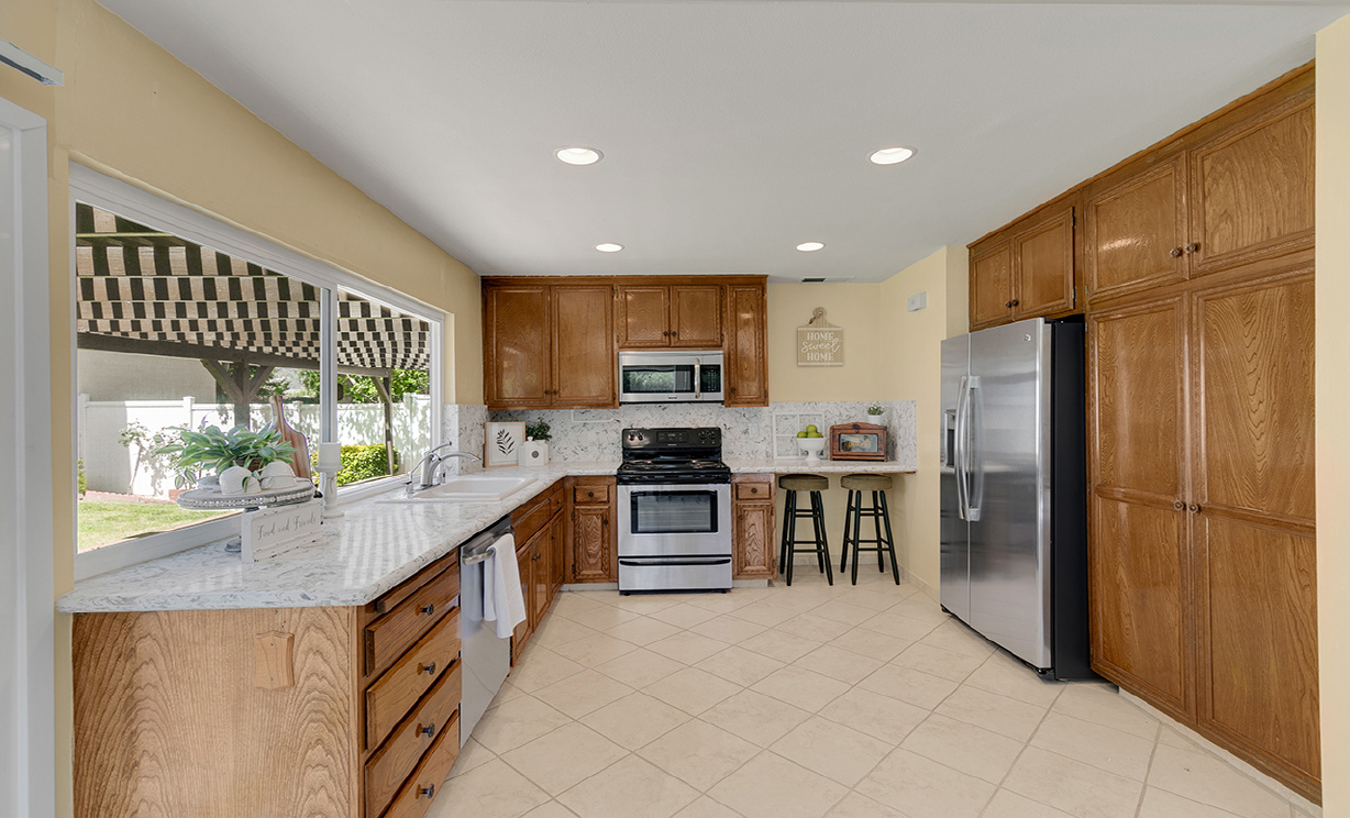 25304 Avenida Cappela, Valencia CA: 