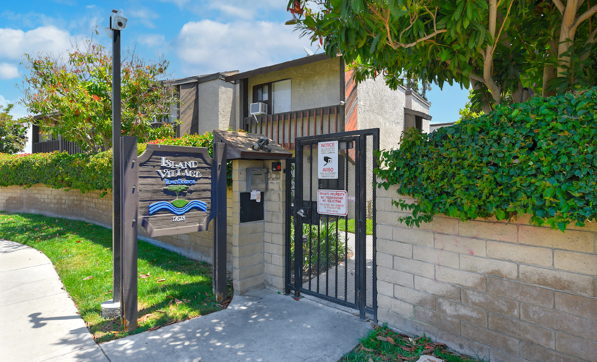 17628 Alburtis Avenue #10, Artesia CA: 