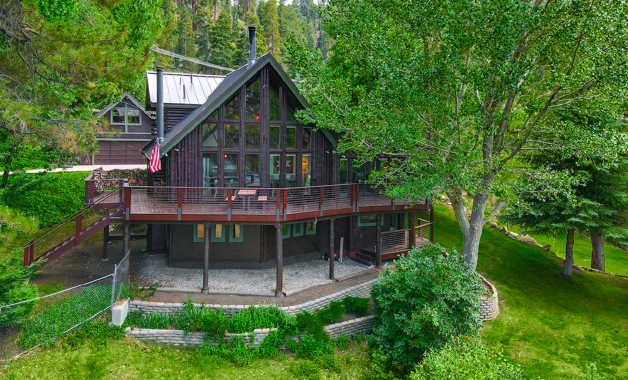 956 Knickerbocker Road, Big Bear Lake CA: 