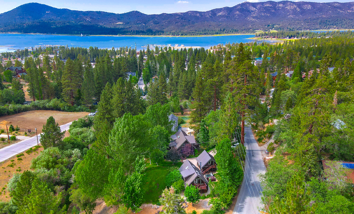 956 Knickerbocker Road, Big Bear Lake CA: 