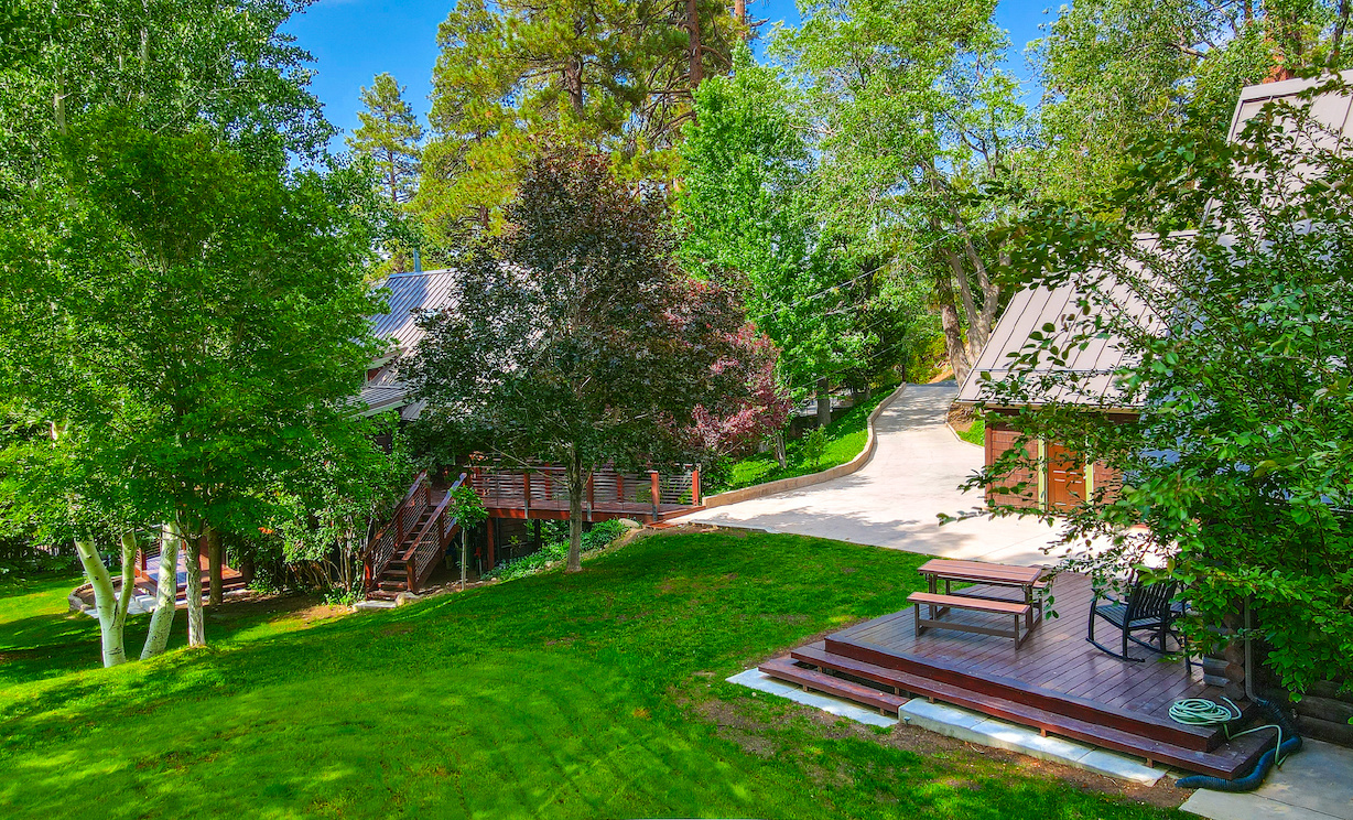 956 Knickerbocker Road, Big Bear Lake CA: 