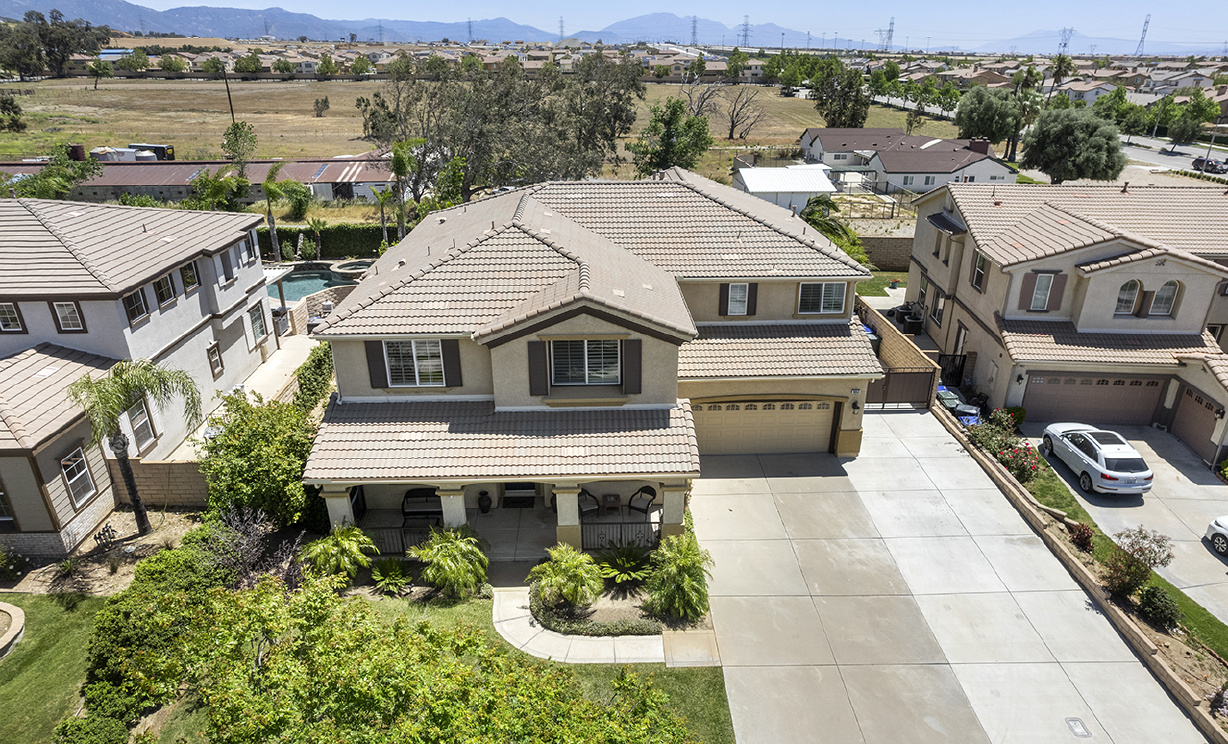 4853 Ravenwood Court, Fontana CA: 