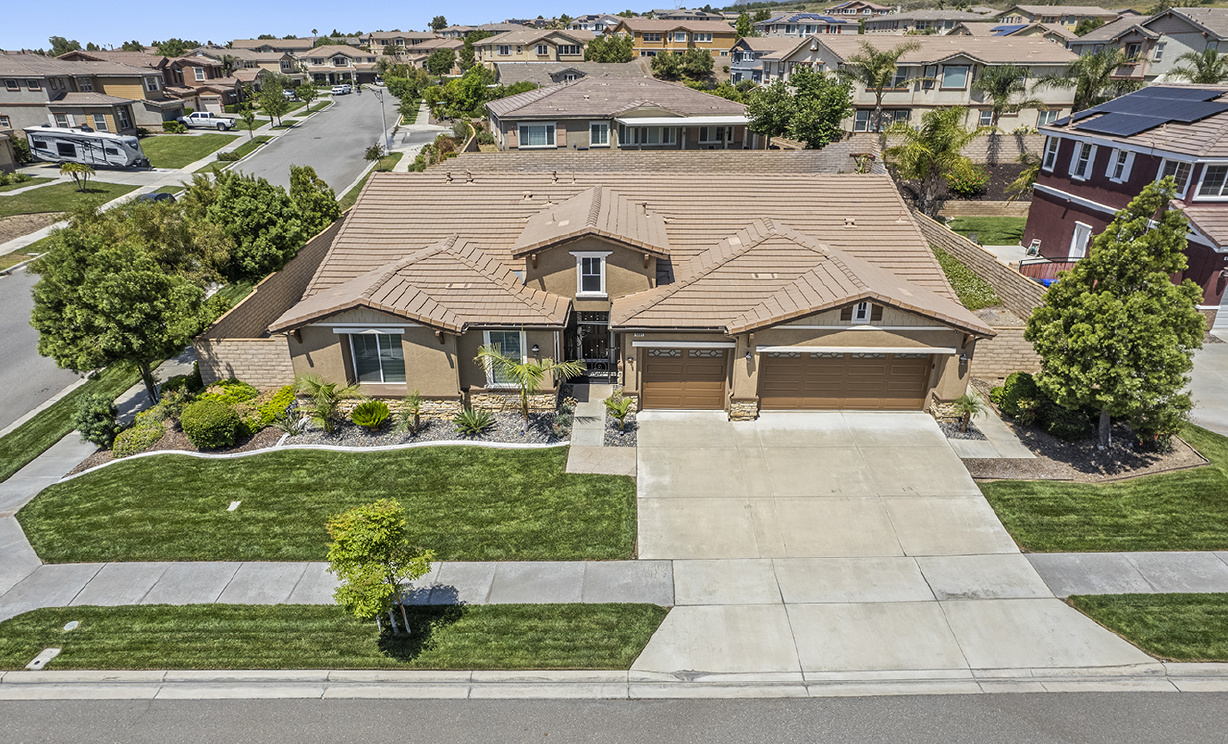 4804 Ravenwood Court, Fontana CA: 