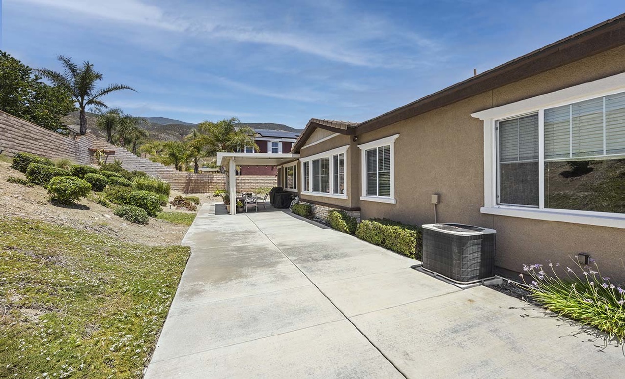 4804 Ravenwood Court, Fontana CA: 