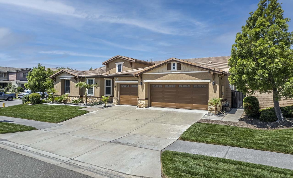 4804 Ravenwood Court, Fontana CA: 