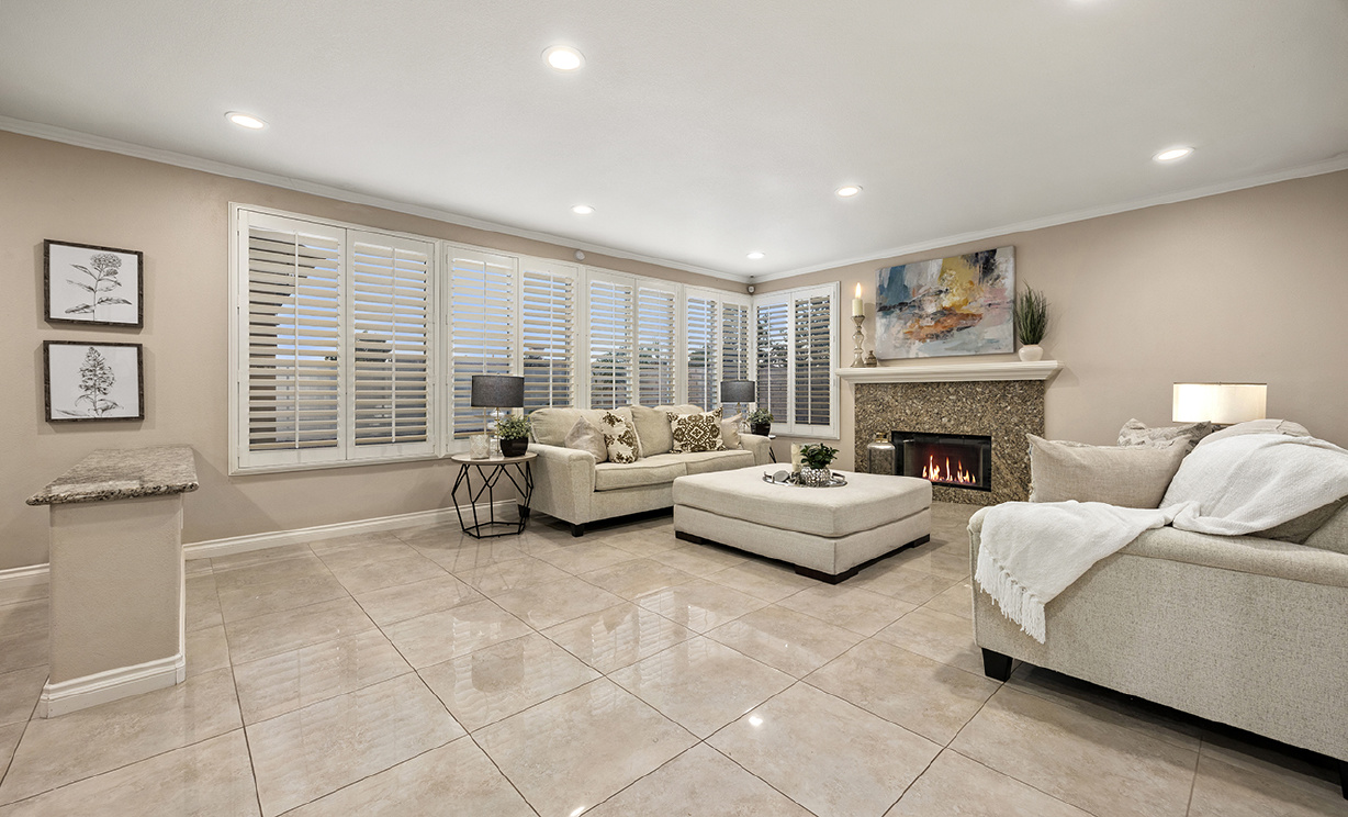 1065 Nighthawk Circle, Corona CA: 