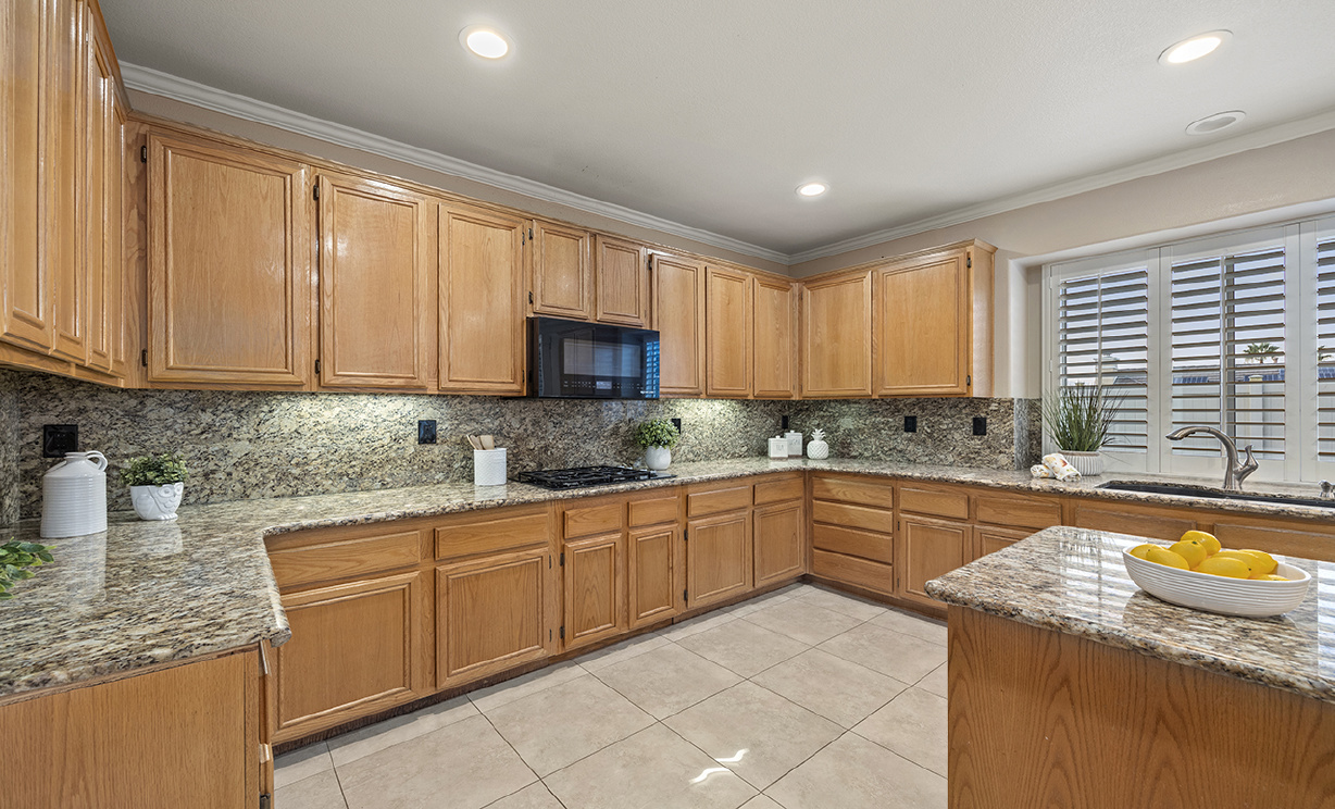 1065 Nighthawk Circle, Corona CA: 