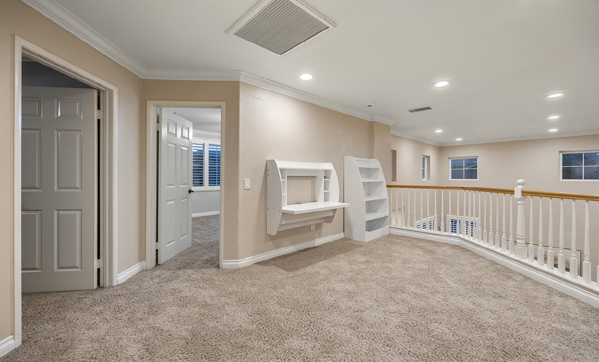 1065 Nighthawk Circle, Corona CA: 
