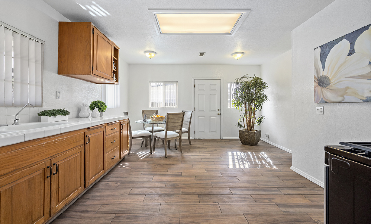 1232 W La Palma Avenue, Anaheim CA: 