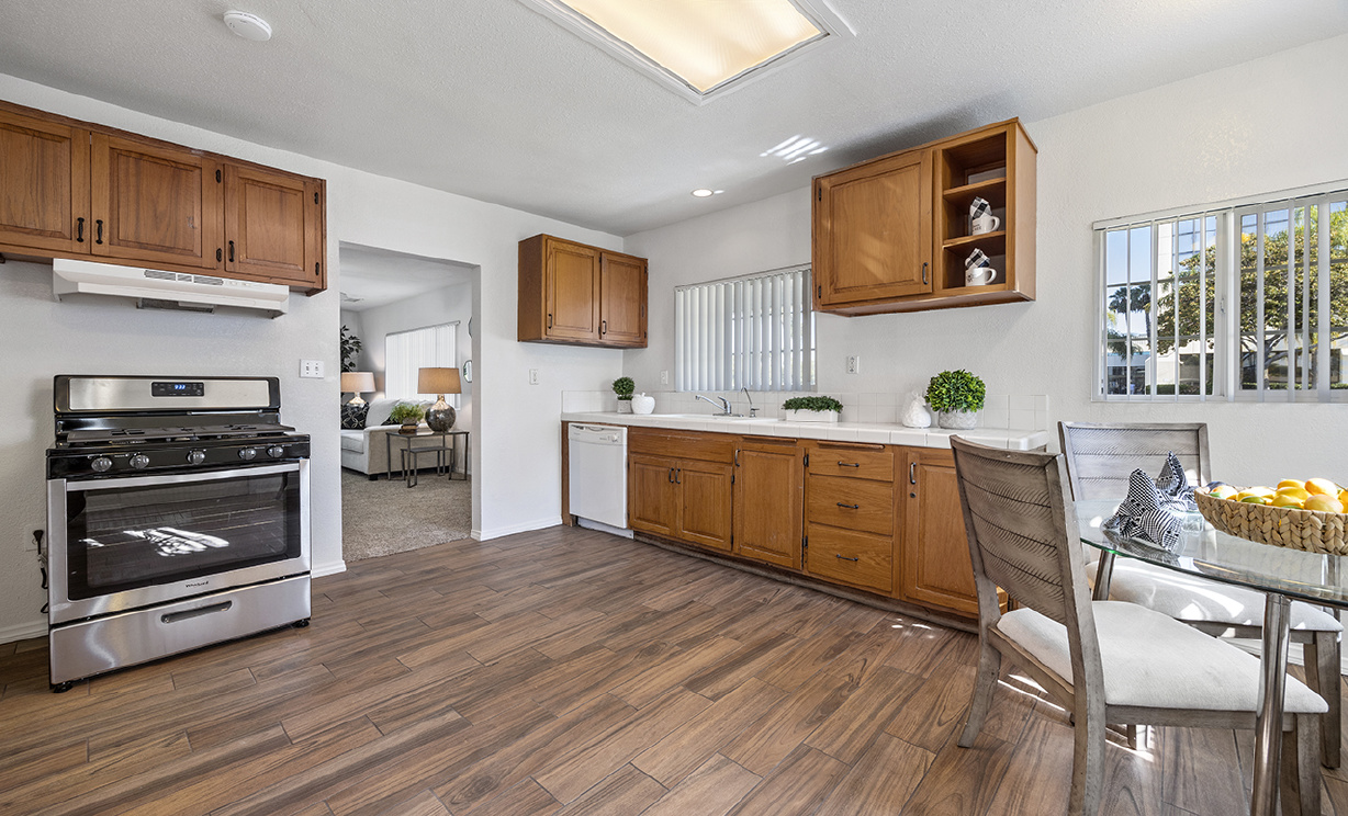 1232 W La Palma Avenue, Anaheim CA: 