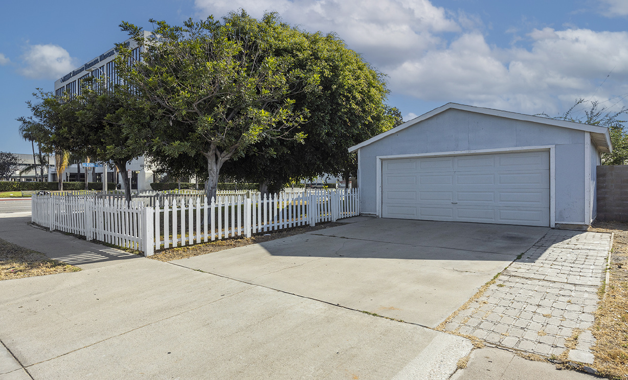 1232 W La Palma Avenue, Anaheim CA: 