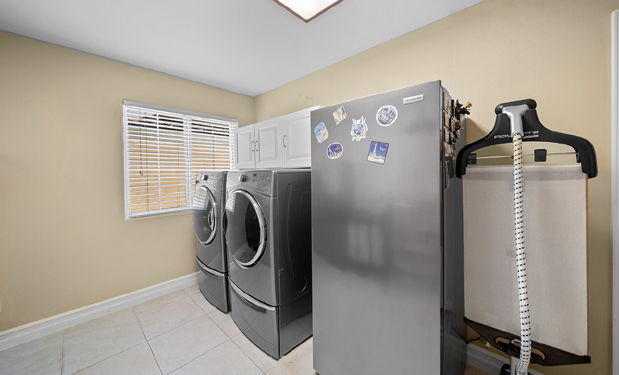 12102 Reagan St, Los Alamitos  CA: 
