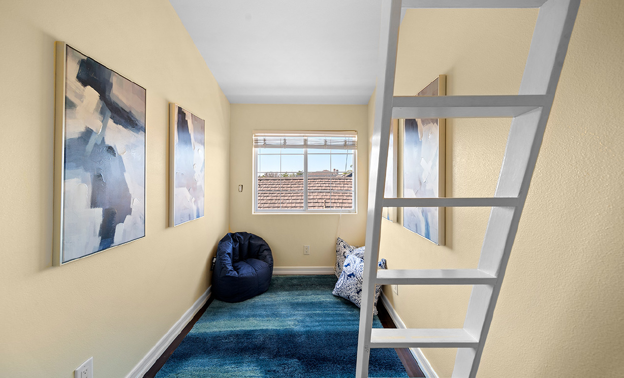 12102 Reagan St, Los Alamitos  CA: 