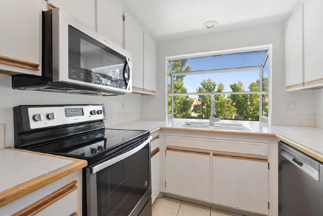 22 Stanford, Irvine CA: 