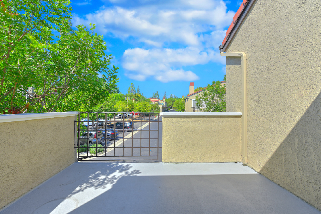 22 Stanford, Irvine CA: 