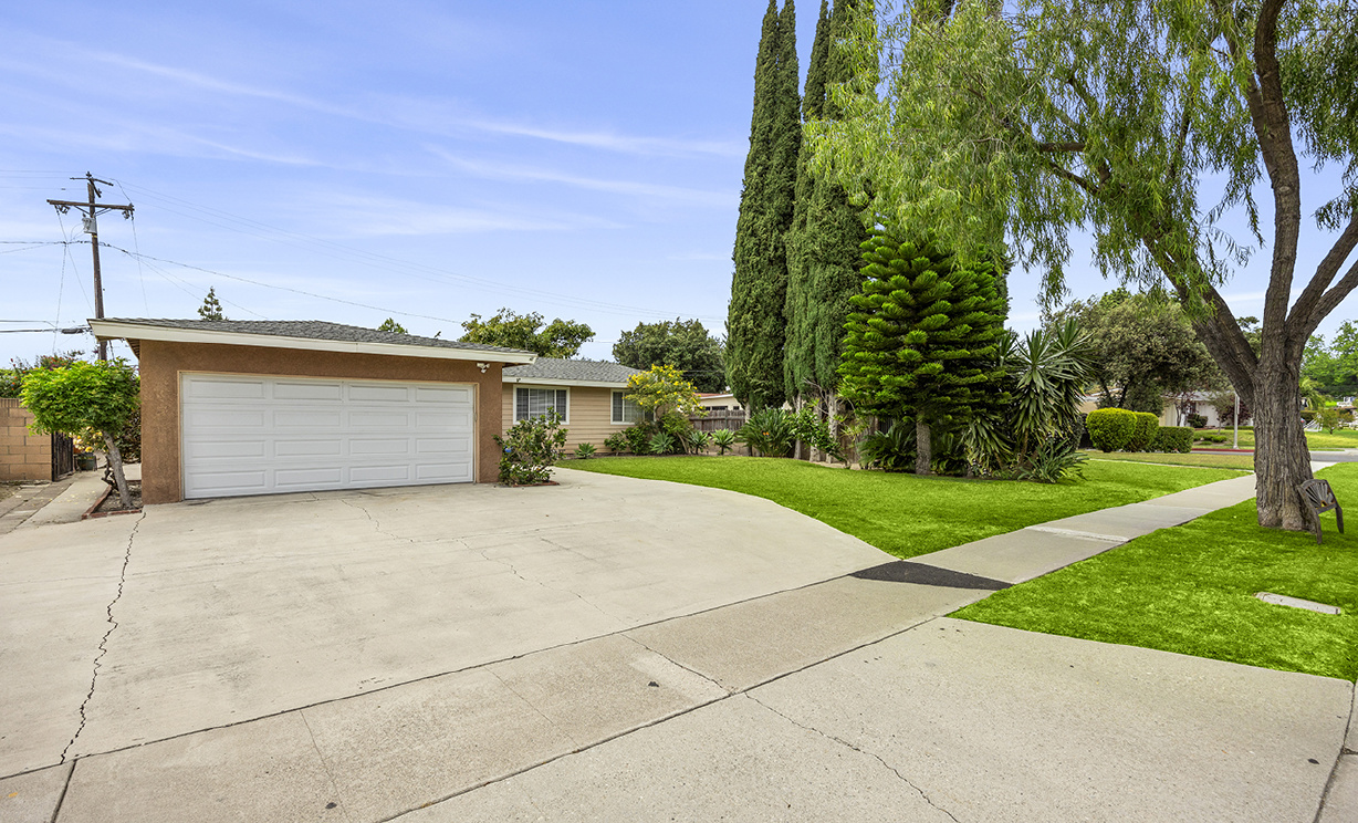 325 N Orange Avenue, Fullerton CA: 