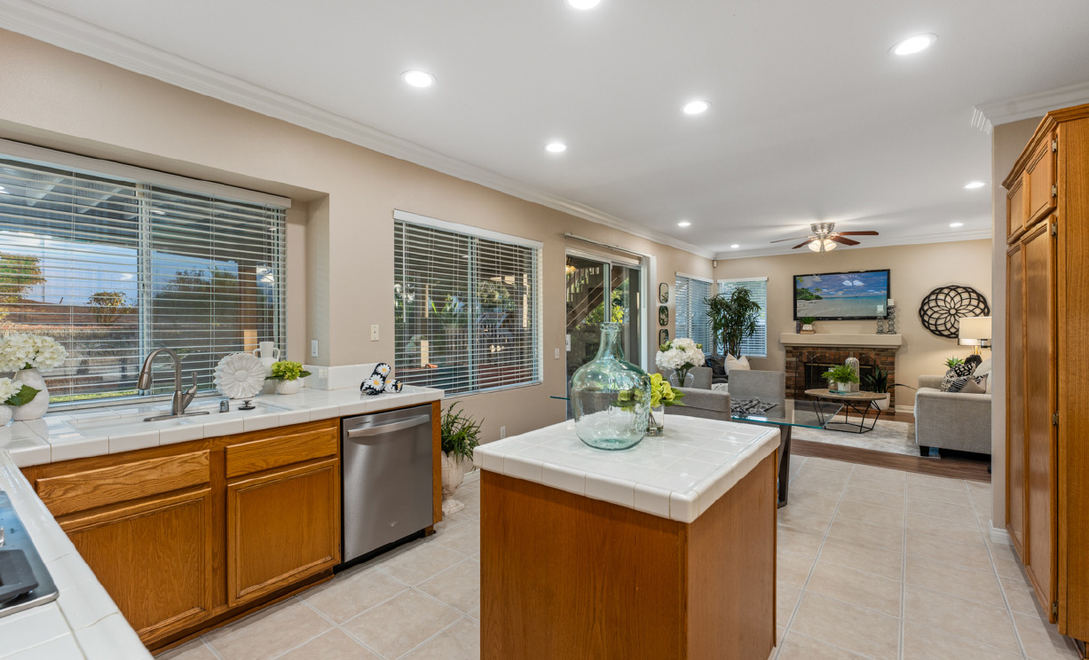 368 Redwing Circle, Corona  CA: 