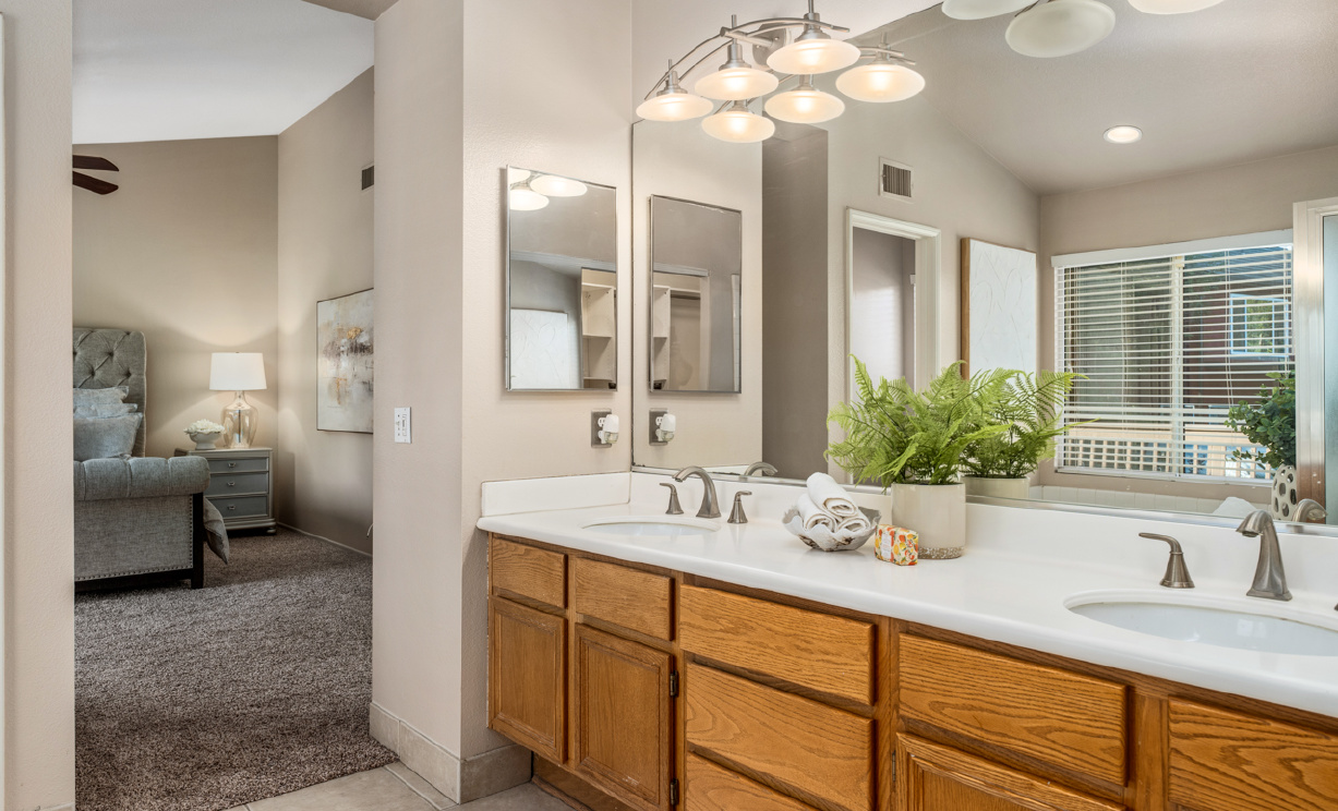 368 Redwing Circle, Corona  CA: 
