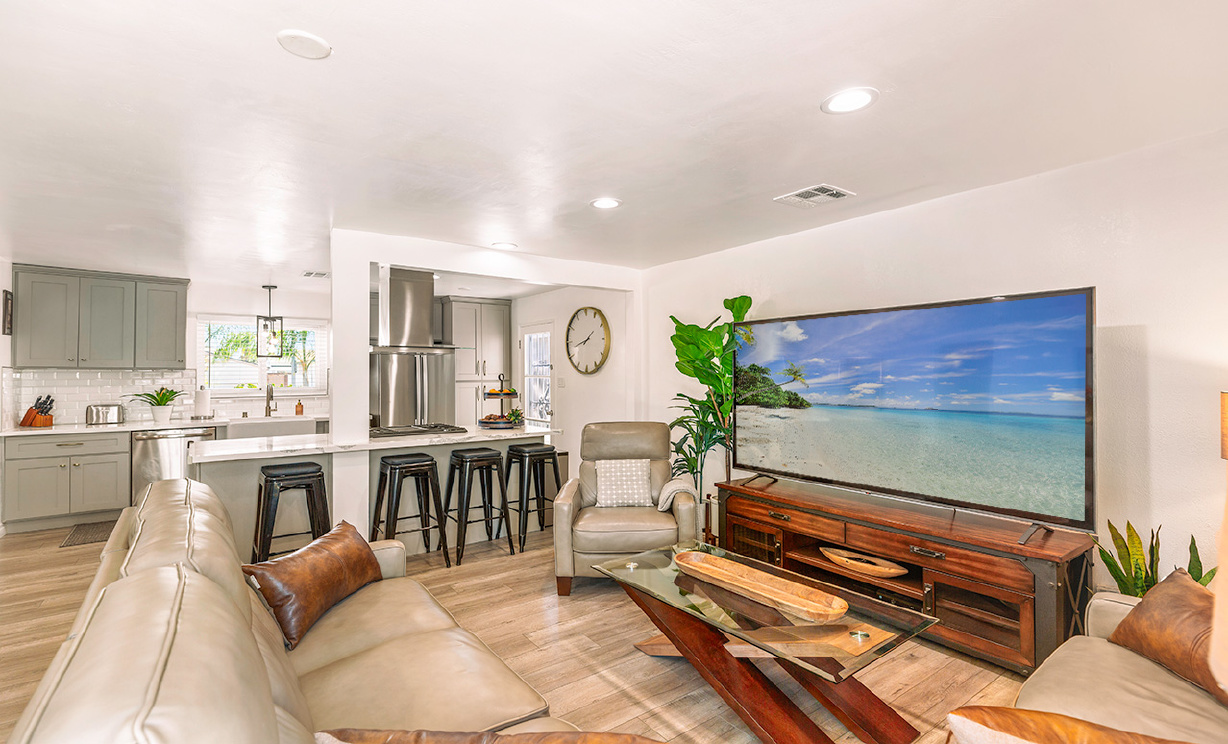 5521 Myra Avenue, Cypress CA: 