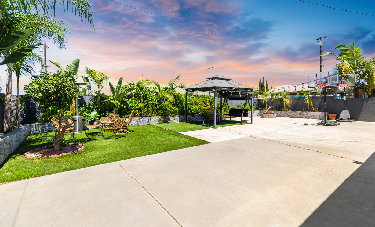 5521 Myra Avenue, Cypress CA: 