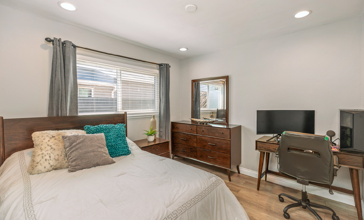 5521 Myra Avenue, Cypress CA: 
