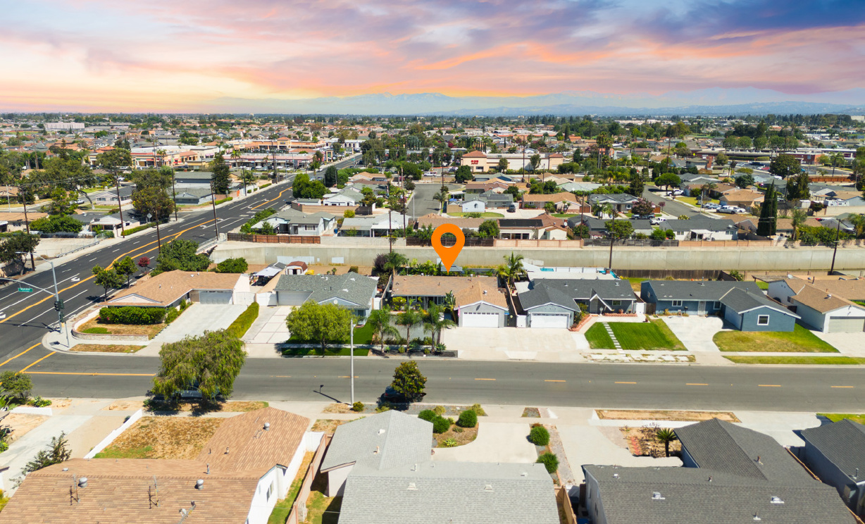 5521 Myra Avenue, Cypress CA: 