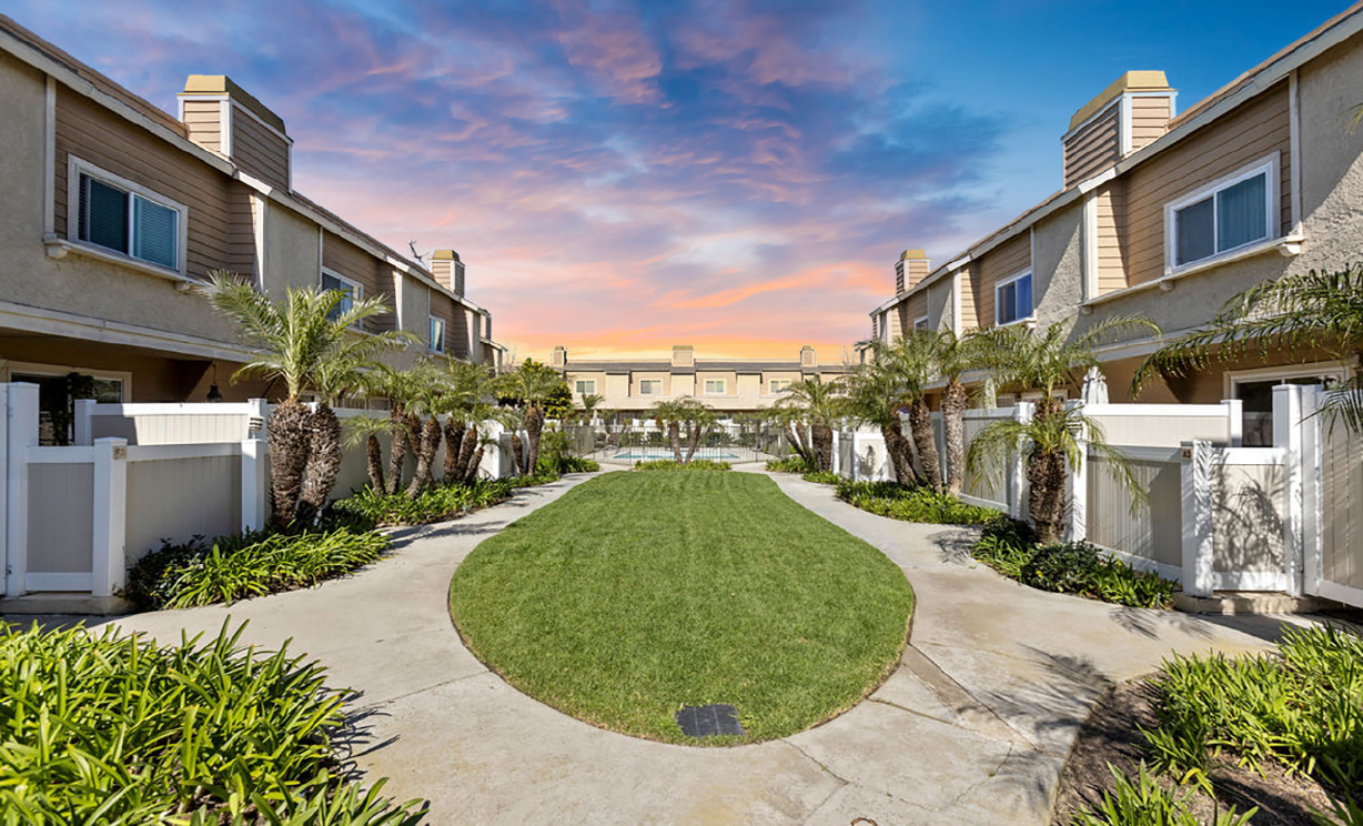 290 Victoria Street, Costa Mesa CA: 