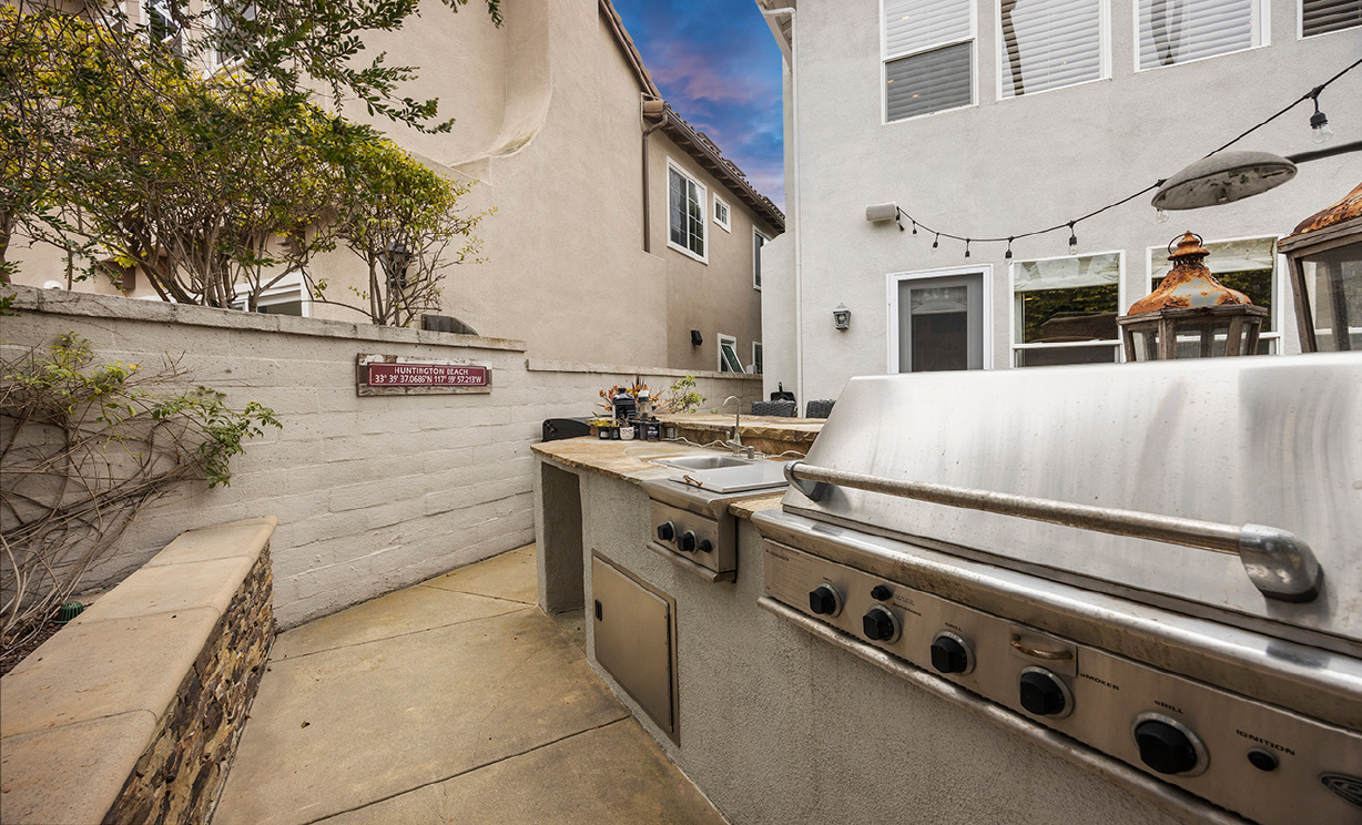 6615 Feather Drive, Huntington Beach CA: 