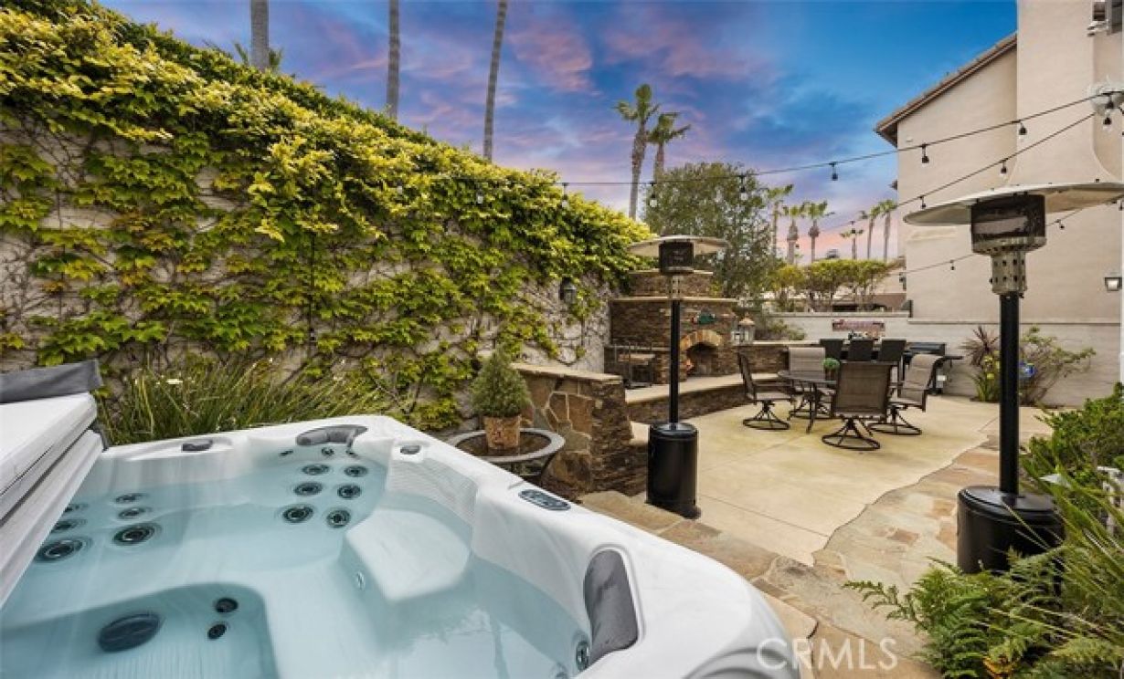 6615 Feather Drive, Huntington Beach CA: 