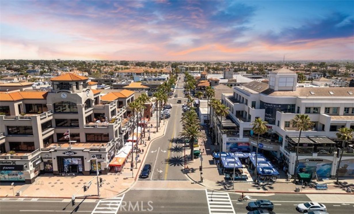 6615 Feather Drive, Huntington Beach CA: 
