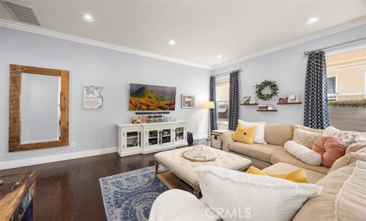 6615 Feather Drive, Huntington Beach CA: 