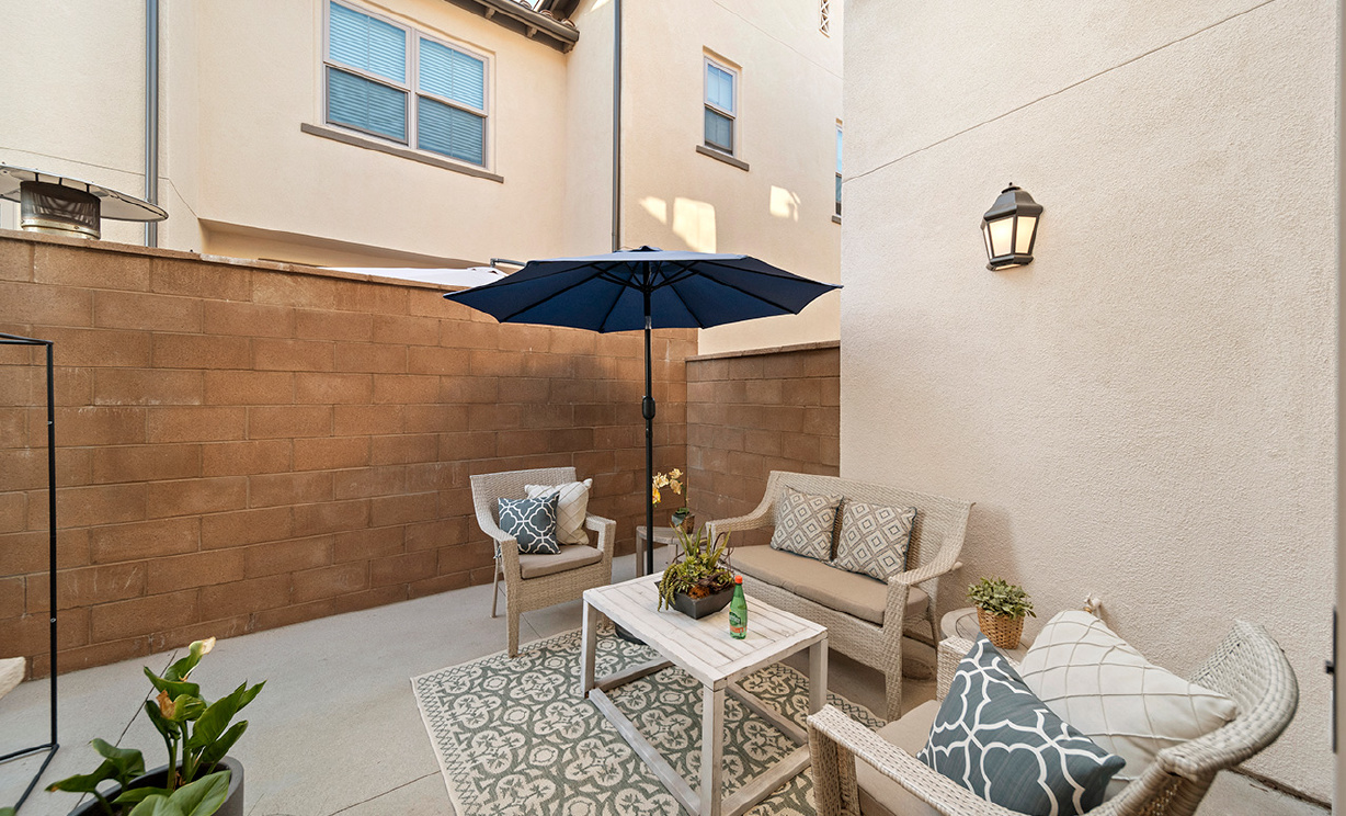 106 Sunnyside, Irvine CA: 