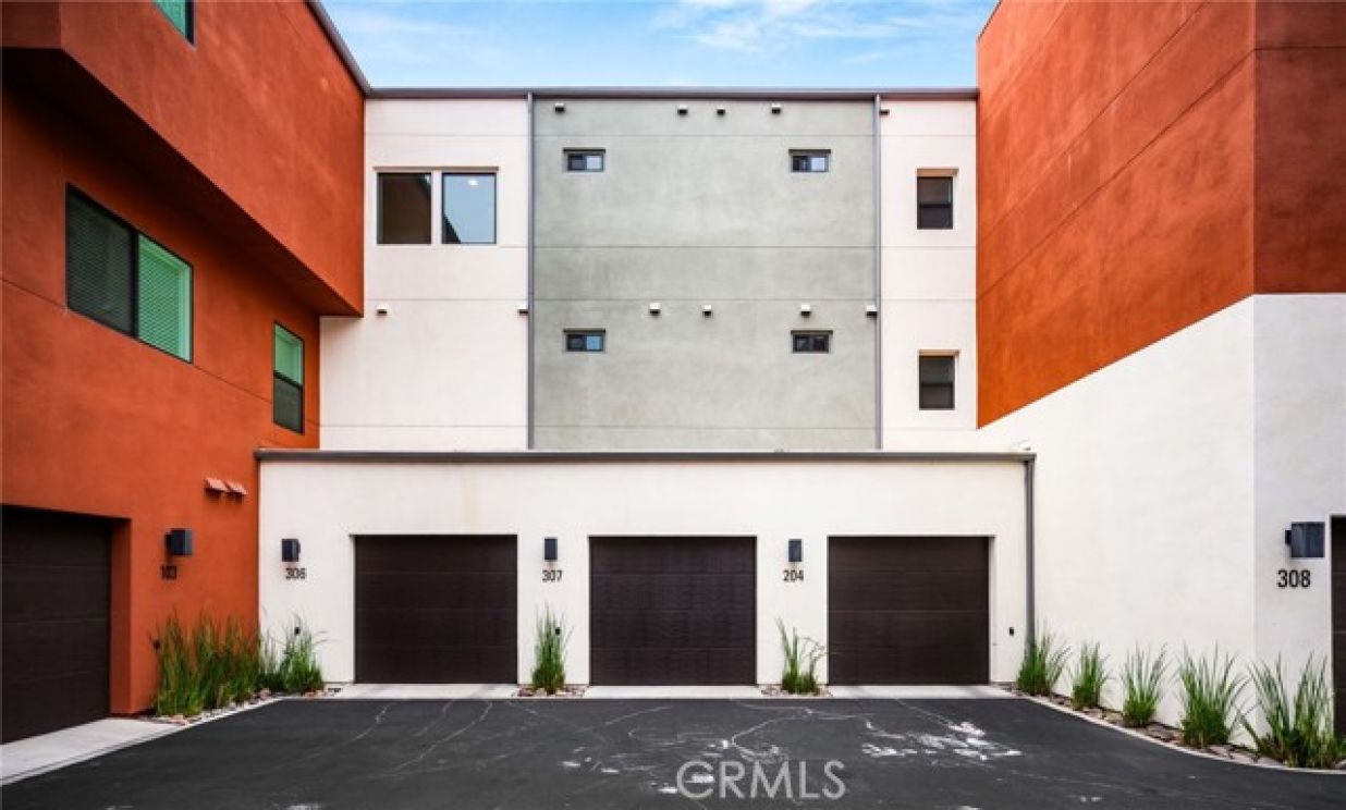 400 W Central Avenue, Brea CA: 