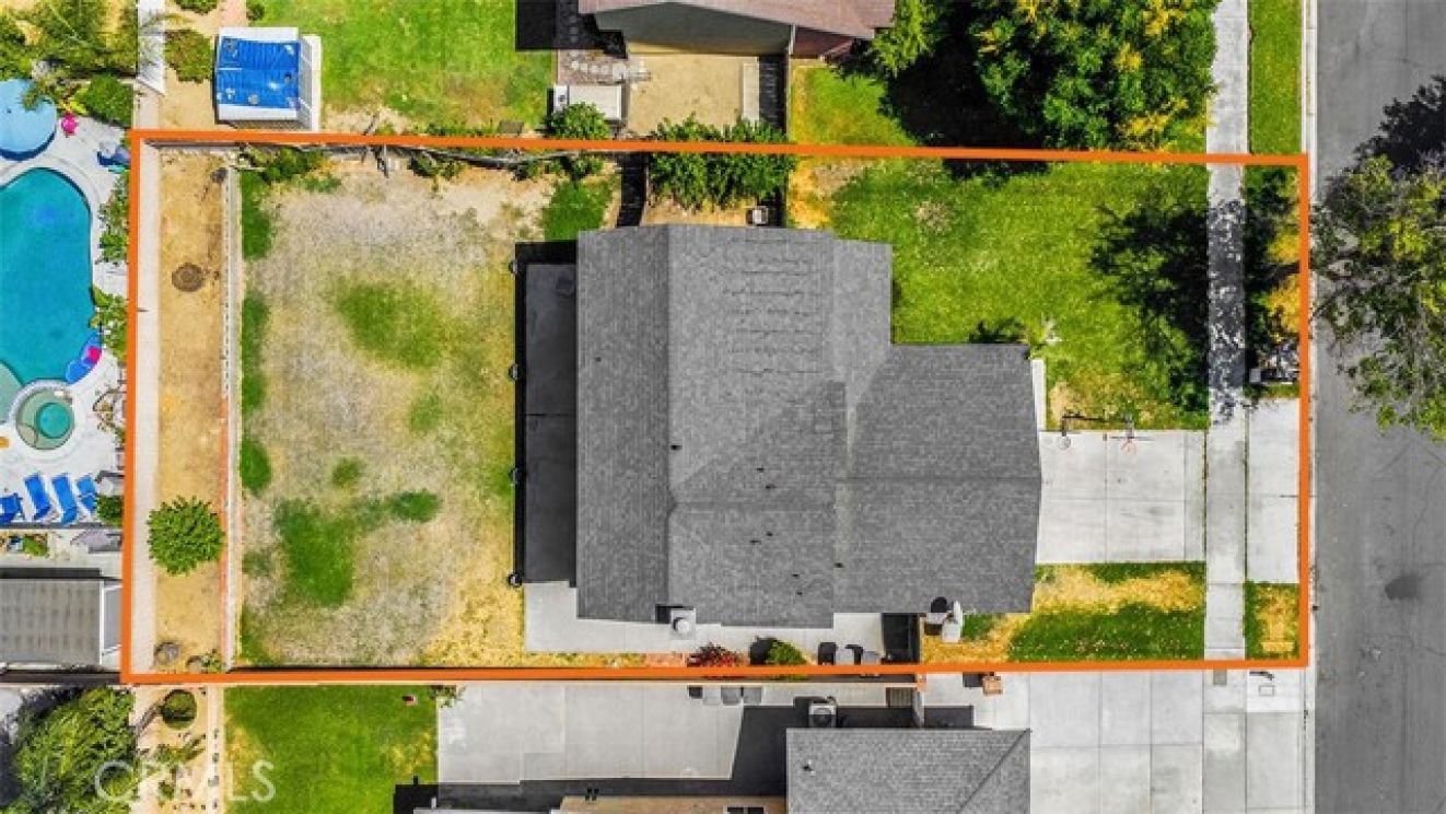 1063 W Long Beach Drive, Colton CA: 