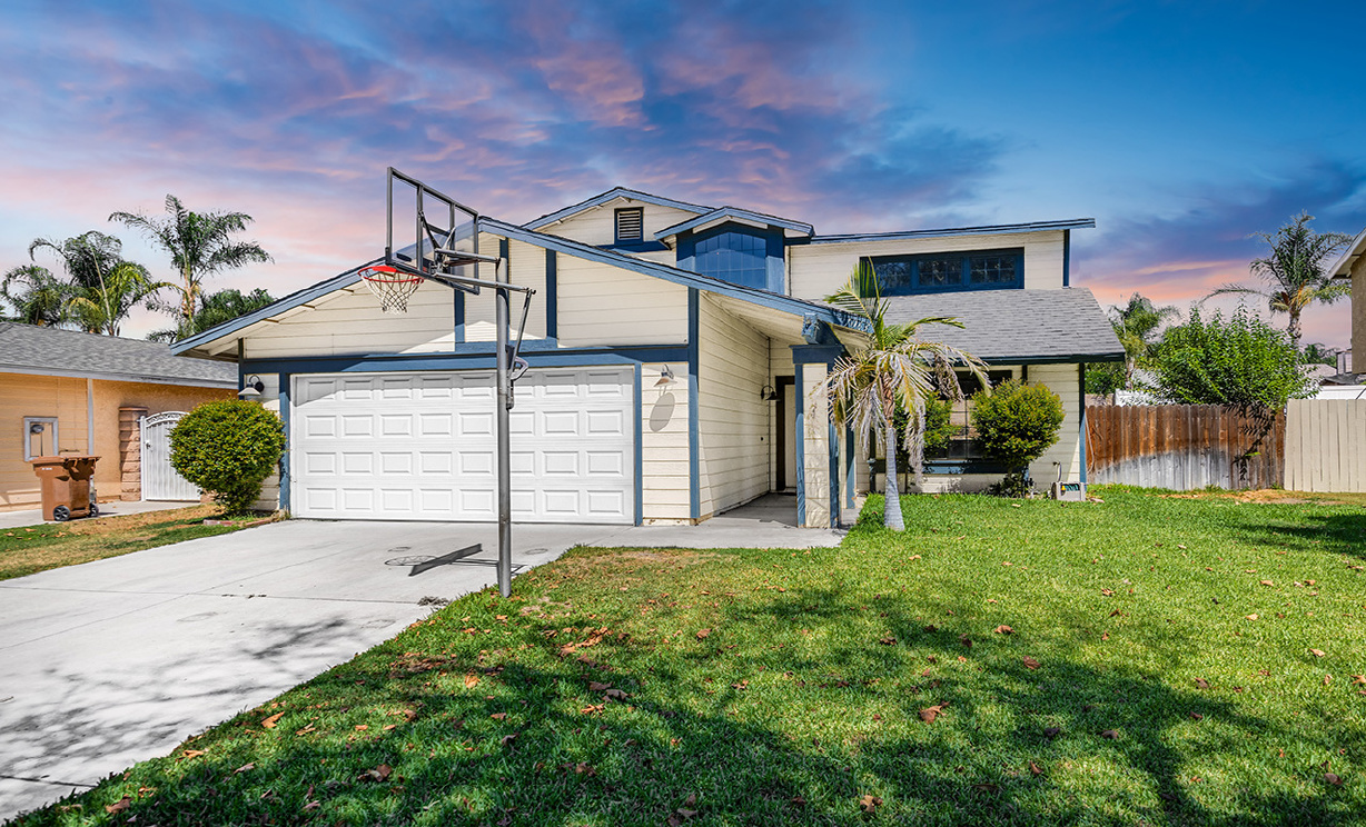1063 W Long Beach Dr, Colton CA: 