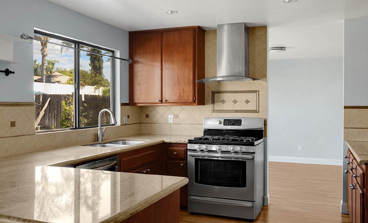 1063 W Long Beach Dr, Colton CA: 