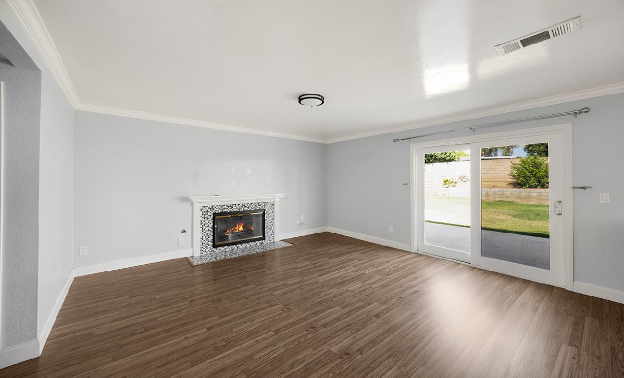 1063 W Long Beach Dr, Colton CA: 