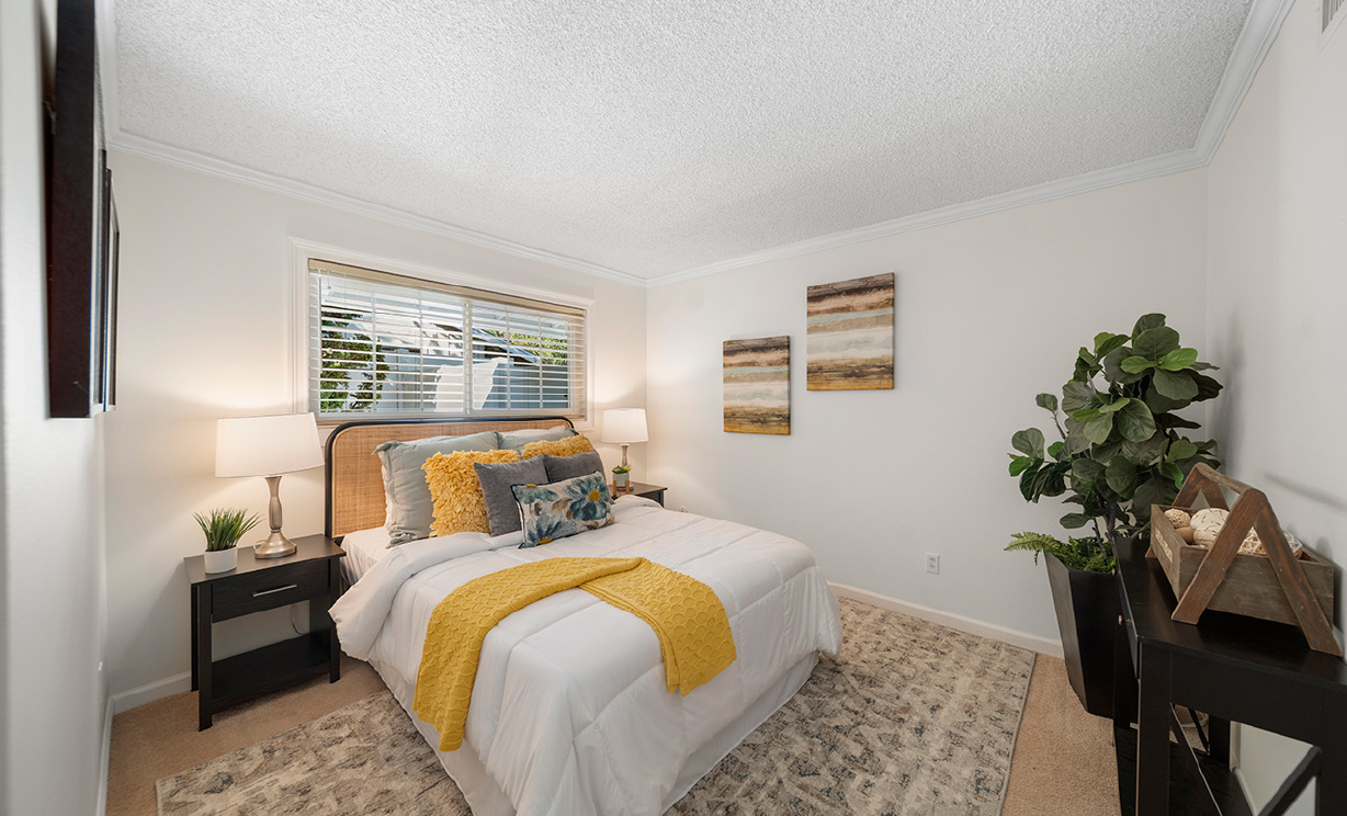 2431 Hartford Ave, Fullerton CA: 