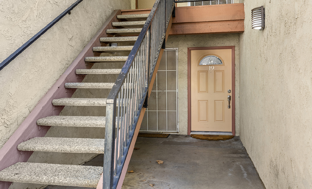 1052 S Idaho St #19, La Habra CA: 
