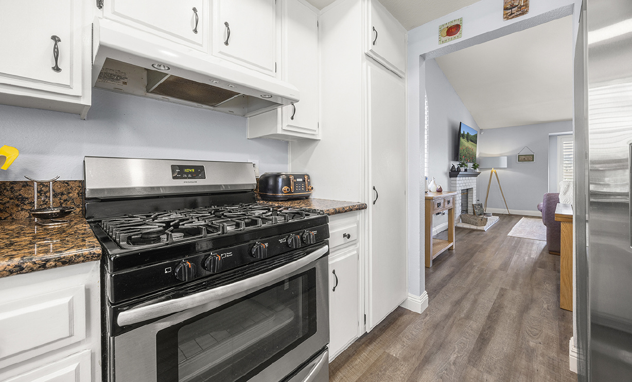 1124 N Sandalwood Avenue, Rialto CA: