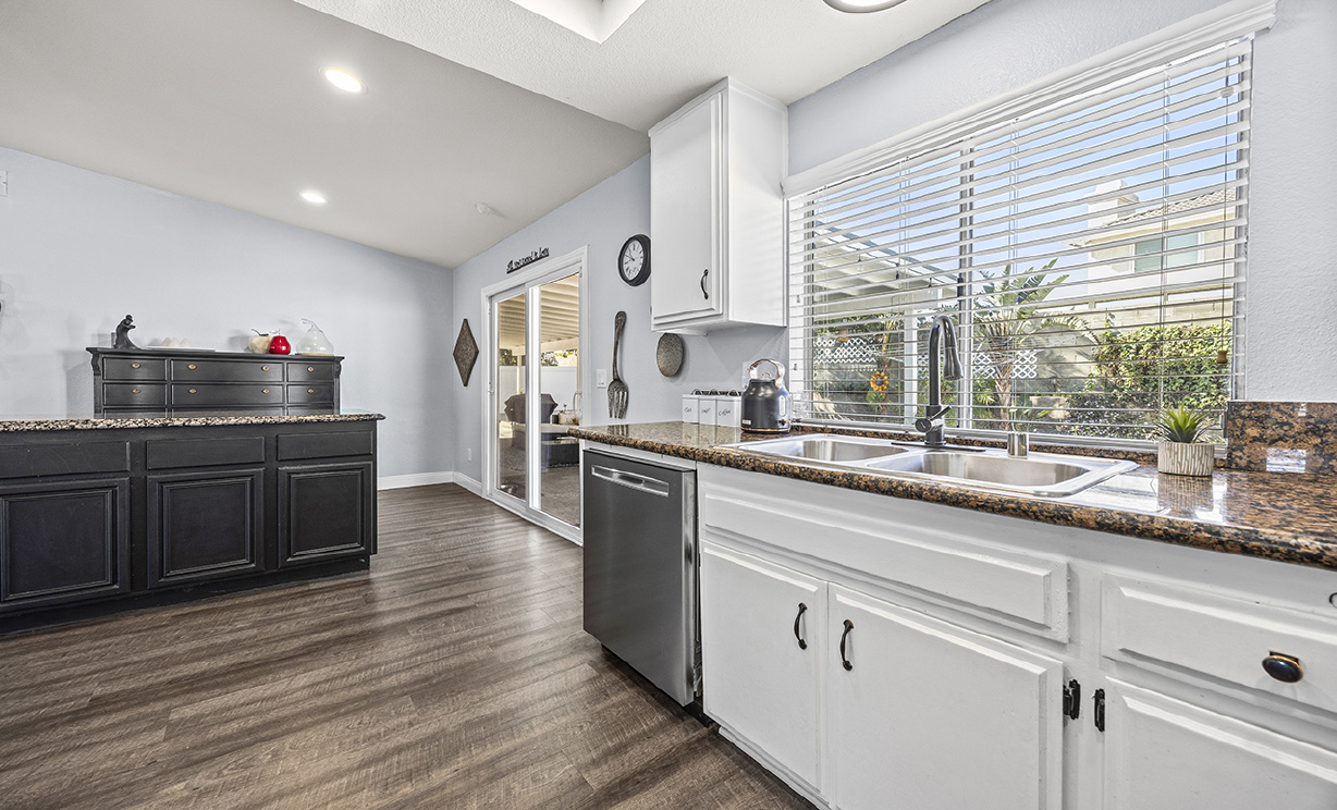 1124 N Sandalwood Avenue, Rialto CA: