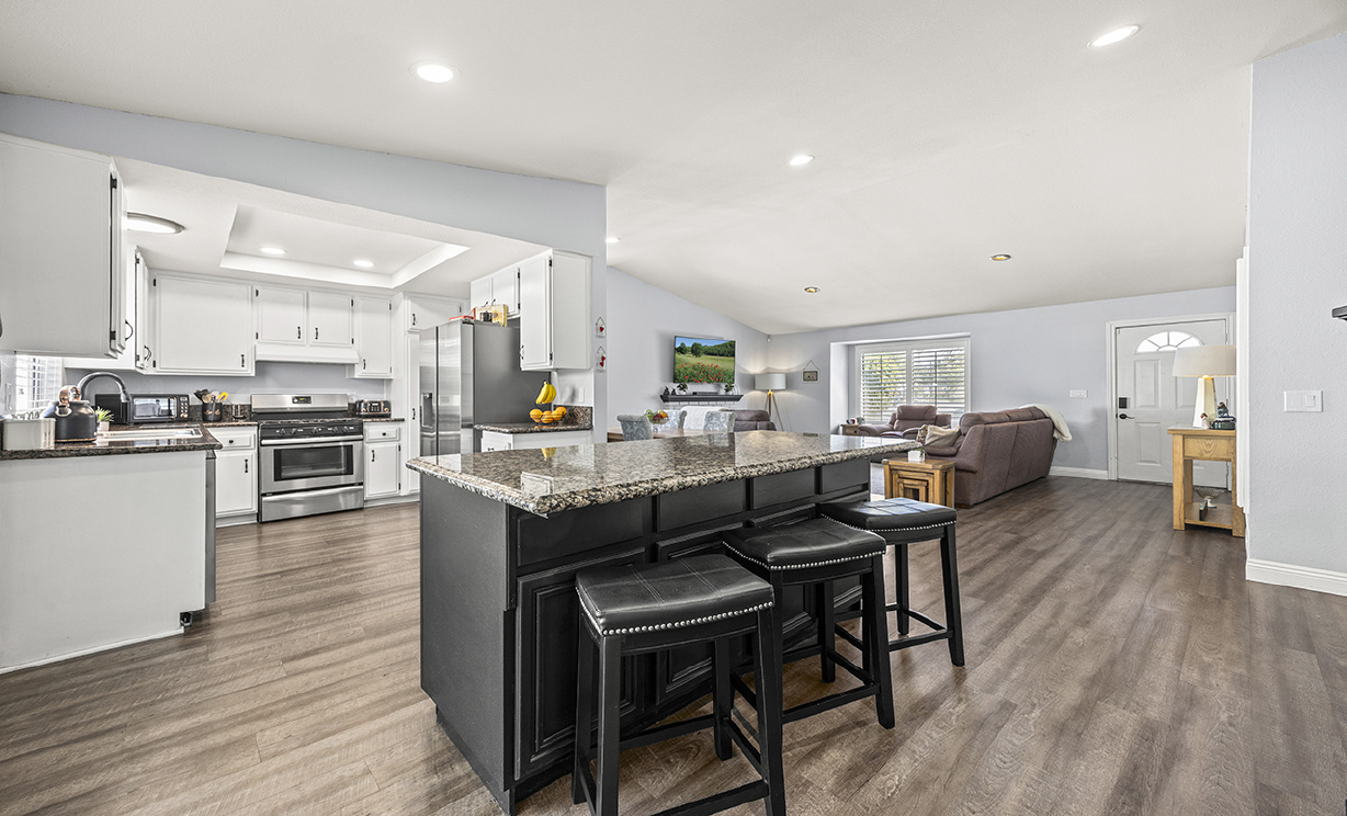 1124 N Sandalwood Avenue, Rialto CA: