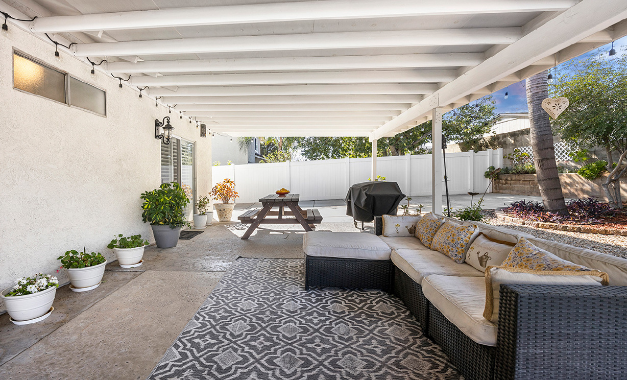 1124 N Sandalwood Avenue, Rialto CA: