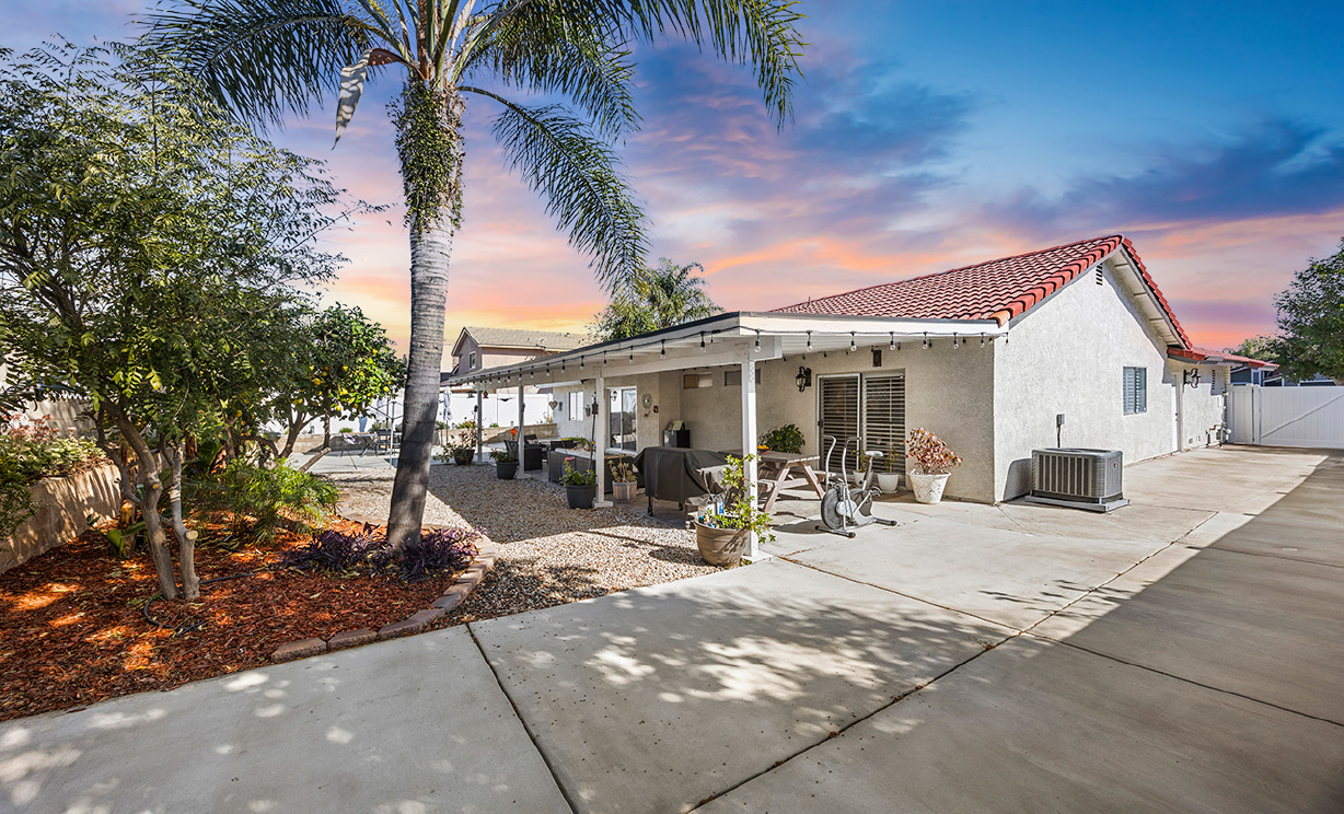 1124 N Sandalwood Avenue, Rialto CA: