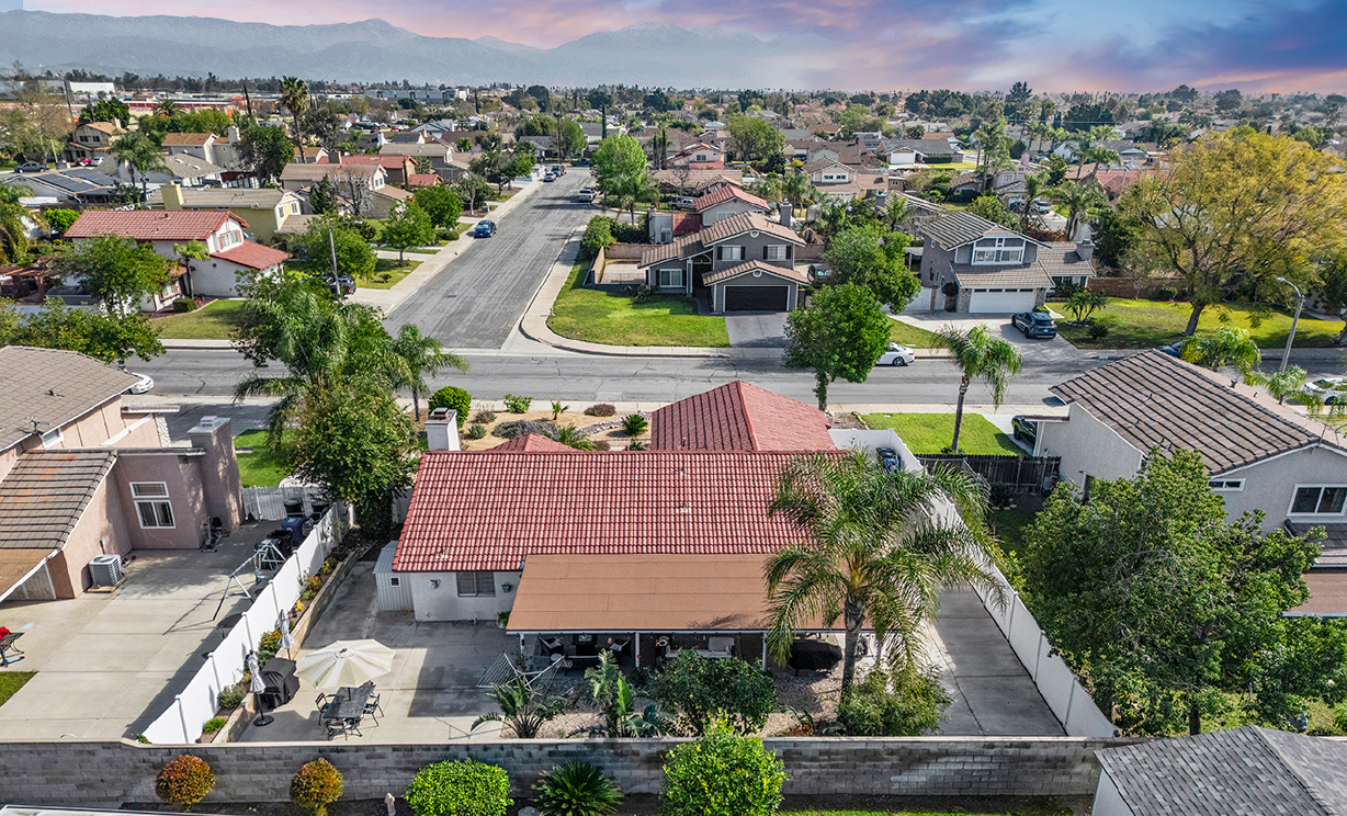 1124 N Sandalwood Avenue, Rialto CA: