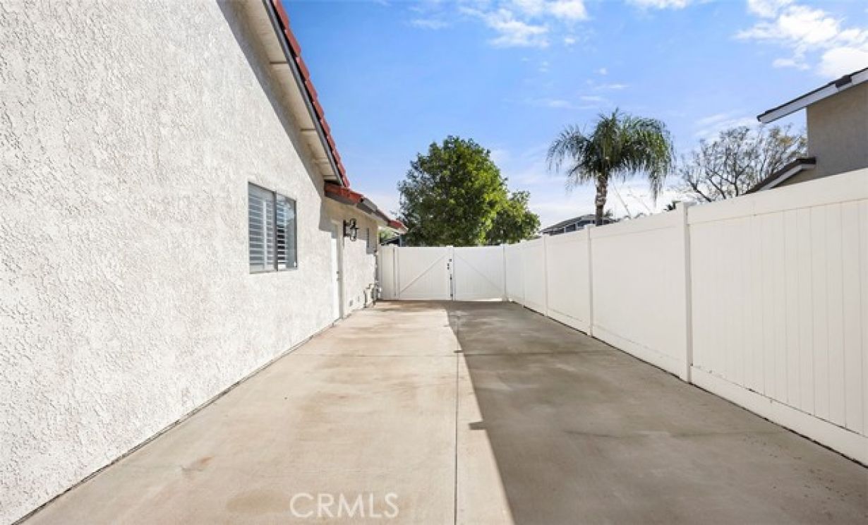 1124 N Sandalwood, Rialto CA: